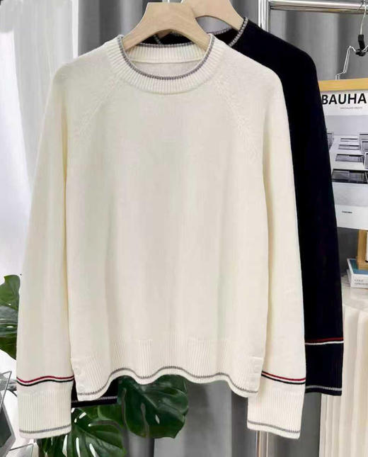 臣禾	【线描毛衫】100%绵羊毛 撞色领袖插肩袖套头针织衫	JZ254090396 商品图7