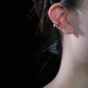 北京仓｜Gripoix Paris-Pearls and Flower-流光红 花朵 琉璃 耳廓夹［法国设计师］