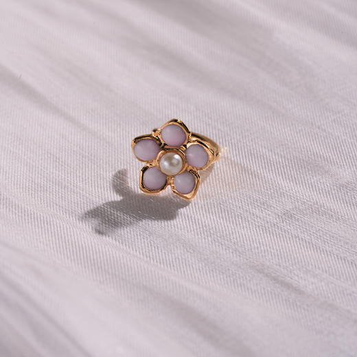 北京仓｜Gripoix Paris-Flower-凝白 花朵 琉璃 耳廓夹［法国设计师］ 商品图3