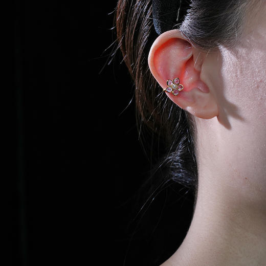 订购5个月到｜Gripoix Paris-Flower-透光紫 花朵 琉璃 耳廓夹［法国设计师］ 商品图0