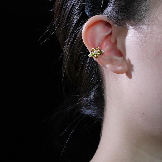 北京仓｜Gripoix Paris-Pearls and Flower-经典绿 花朵 琉璃 耳廓夹［法国设计师］ 商品图0