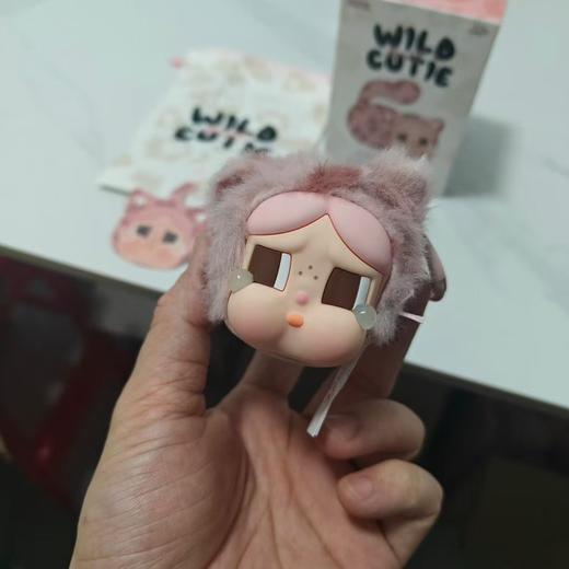 现货 CRYBABY豹豹猫猫哭娃搪胶毛绒挂件盲盒包挂钥匙 商品图2