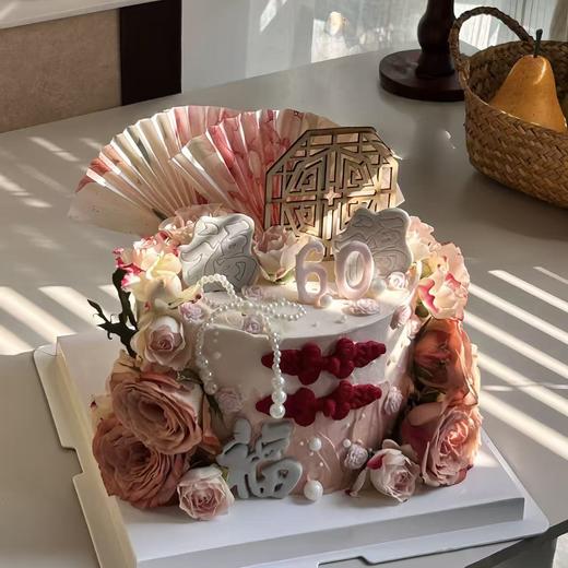【岁月如歌】鲜花祝寿蛋糕（需提前一天预定，花材根据季节会不同搭配） 商品图0