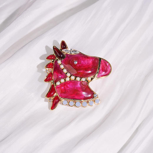 订购5个月到｜Gripoix Paris-blood horse-汗血宝马 赤红 小萌马 胸针［法国设计师］ 商品图1