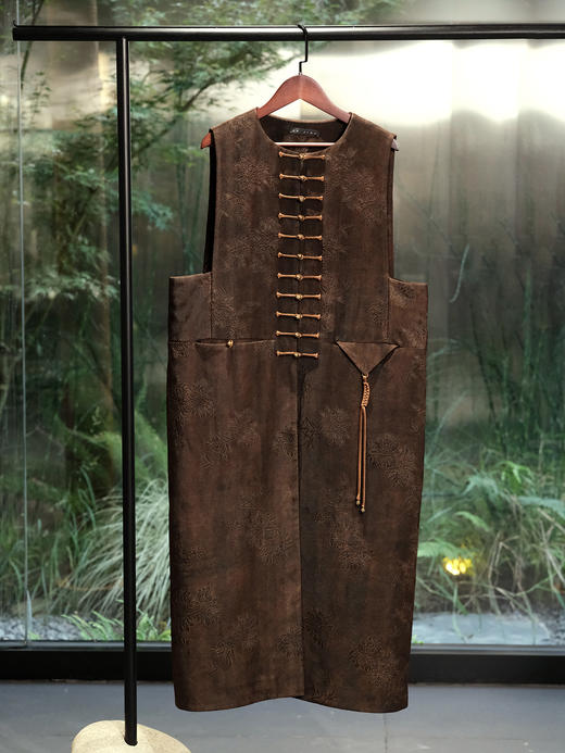 盛唐婧 | 风吟罗縠轻奢时尚香云纱重工盘扣风衣裙 商品图8