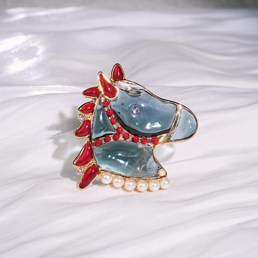 订购4个月到｜Gripoix Paris-royal horse-一匹黑马 墨青 小萌马 胸针［法国设计师］ 商品图3