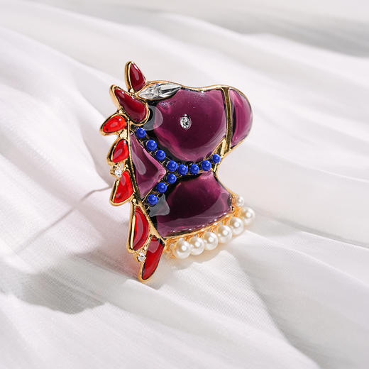 北京仓｜Gripoix Paris-blood horse with-大红大紫 紫渊 小萌马 胸针［法国设计师］ 商品图4