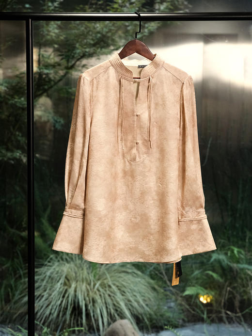 盛唐婧 | 新中式炒色重工钉珠镂空V领衬衫 商品图0