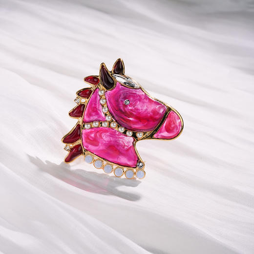 订购5个月到｜Gripoix Paris-blood horse-汗血宝马 赤红 小萌马 胸针［法国设计师］ 商品图2