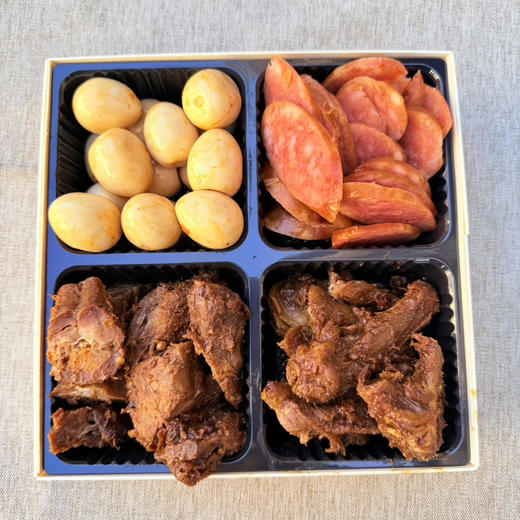 【卤味四拼】鸭脖+鸭锁骨+红肠+鹌鹑蛋 商品图0
