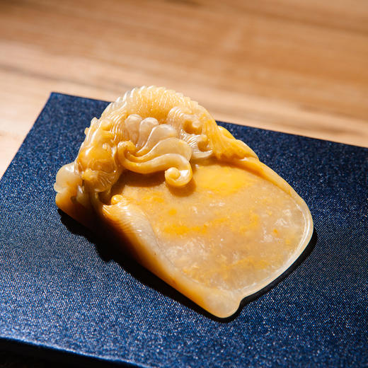 巴林福黄老料手雕“敖龙”笔舔 商品图0