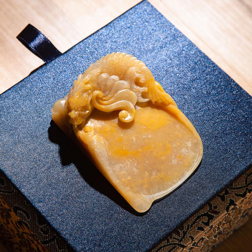 巴林福黄老料手雕“敖龙”笔舔 商品图5