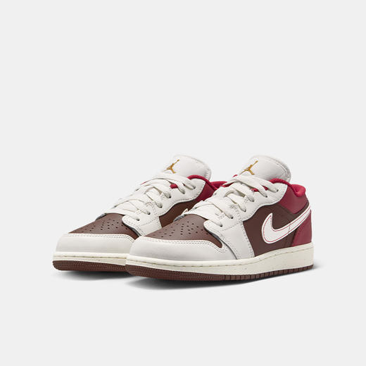 Air Jordan 1 Low SE 新年系列大童运动鞋 IR7600 商品图4