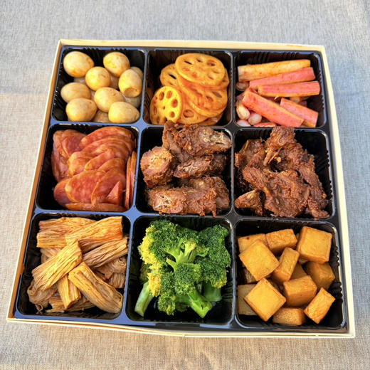 【卤味九拼】鸭脖+鸭锁骨+红肠+鹌鹑蛋+蟹棒+鱼豆腐+西蓝花+莲藕+腐竹 商品图0