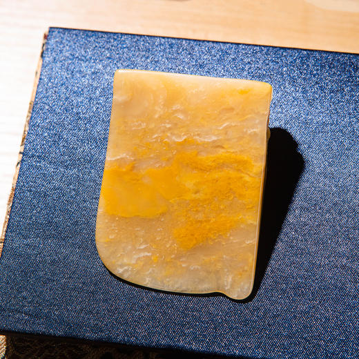 巴林福黄老料手雕“敖龙”笔舔 商品图7