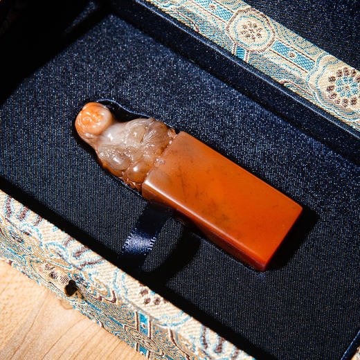 寿山石老料手雕“刘海戏金蟾”方章 商品图3