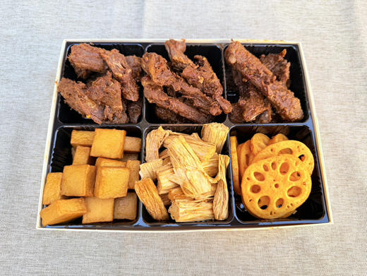 【荤素六拼】鸭脖+鸭翅+鸭锁骨+腐竹+莲藕+鱼豆腐 商品图0