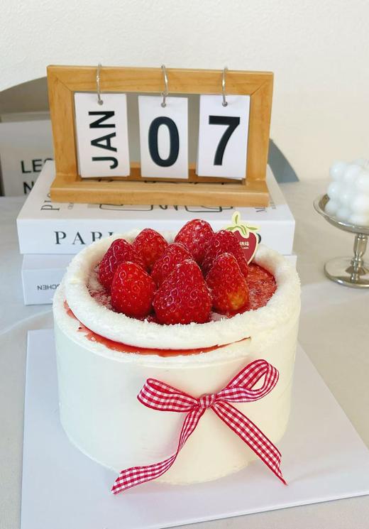 草莓优格蛋糕(下单现做，根据排单2-3小时左右） 商品图0