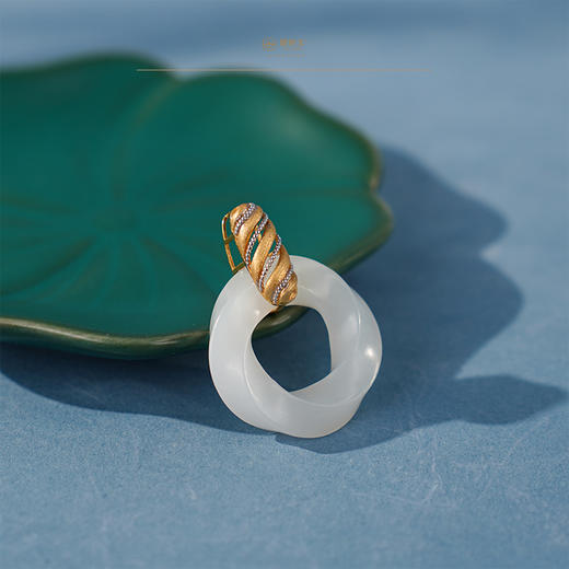 「鎏金岁月」系列【溯蔓】金镶羊脂玉环 商品图4