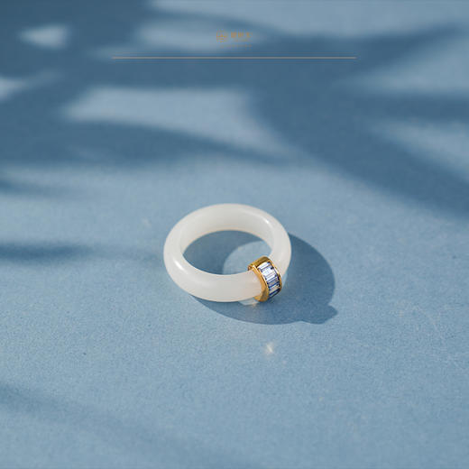 「鎏金岁月」系列【寰宇】金镶羊脂玉蓝宝戒指 商品图5
