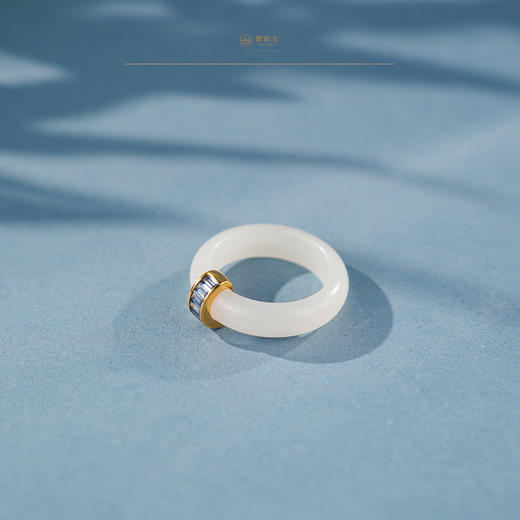 「鎏金岁月」系列【寰宇】金镶羊脂玉蓝宝戒指 商品图4