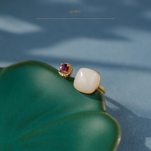「鎏金岁月」系列【星叙】金镶羊脂玉红宝戒指 商品图1