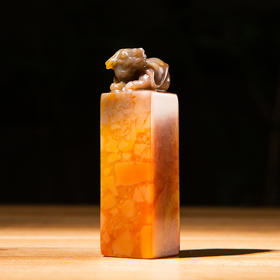 寿山石老料手雕“卧牛”方章