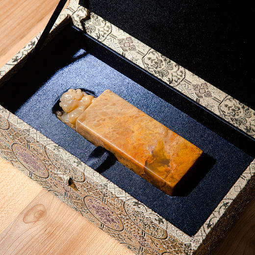 巴林福黄老料手雕“福在眼前”方章 商品图3