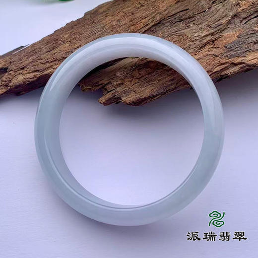 派瑞翡翠 翡翠手镯 糯种 浅绿 商品图3