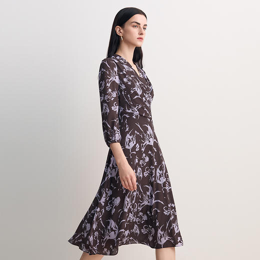 EITIE爱特爱法式复古紫色印花V领收腰显瘦a字连衣裙2026春季新款8507209 商品图4