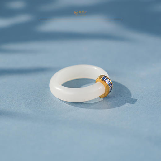 「鎏金岁月」系列【寰宇】金镶羊脂玉蓝宝戒指 商品图2