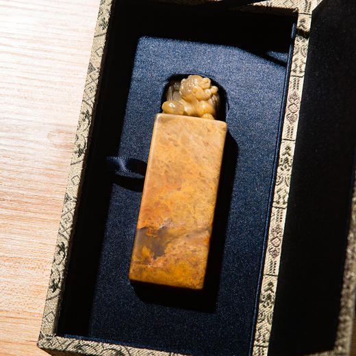 巴林福黄老料手雕“福在眼前”方章 商品图2