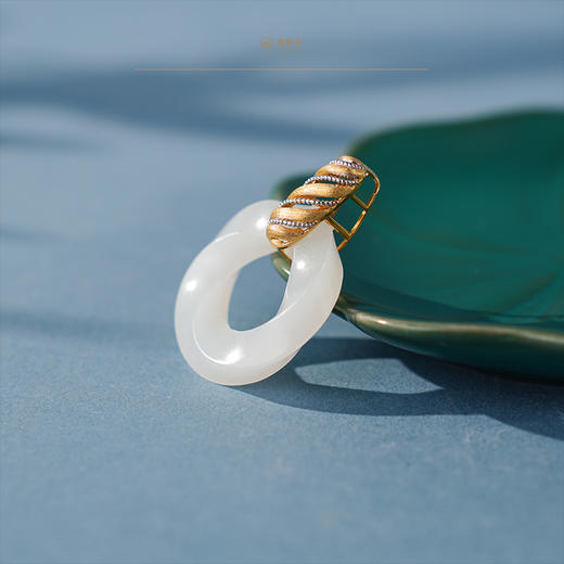 「鎏金岁月」系列【溯蔓】金镶羊脂玉环 商品图5