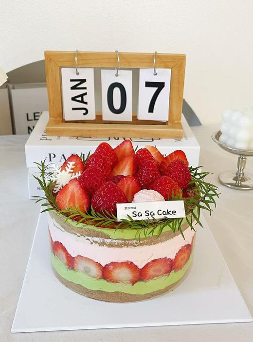 草莓双拼蛋糕(下单现做，根据排单2-3小时左右） 商品图0