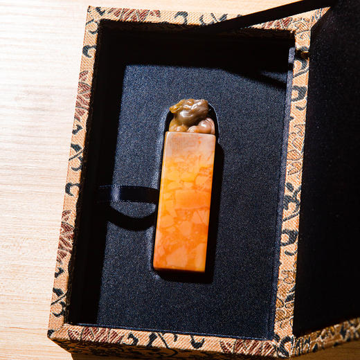 寿山石老料手雕“卧牛”方章 商品图2