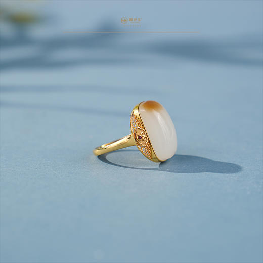 「鎏金岁月」系列【蜜雪】金镶羊脂玉蓝宝戒指 商品图2