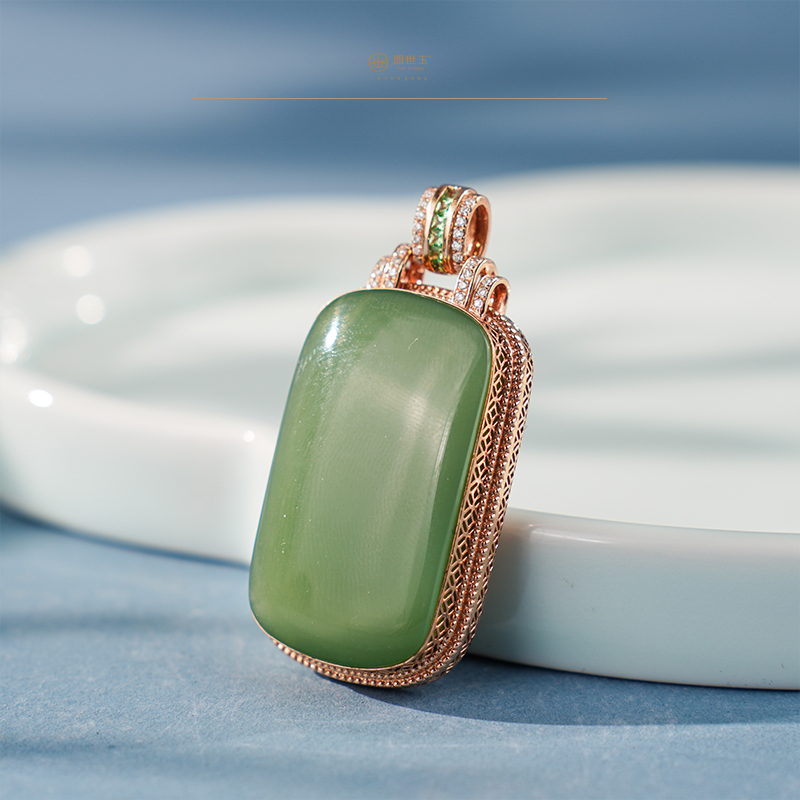 「鎏金岁月」系列【萃溦】金镶粉青玉牌