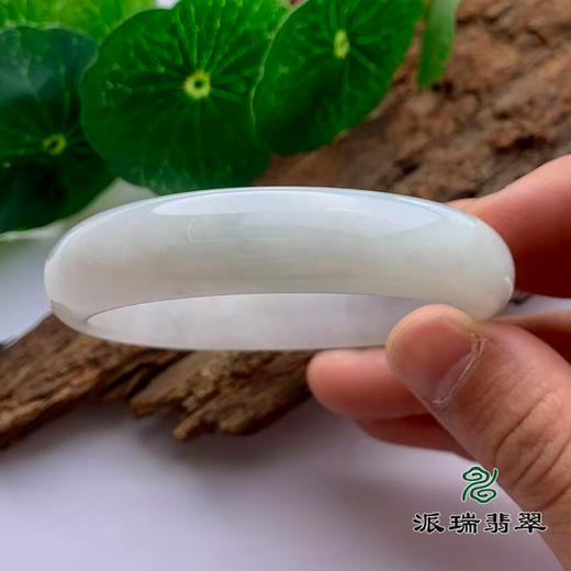 派瑞翡翠 翡翠手镯 糯种 浅绿 商品图2