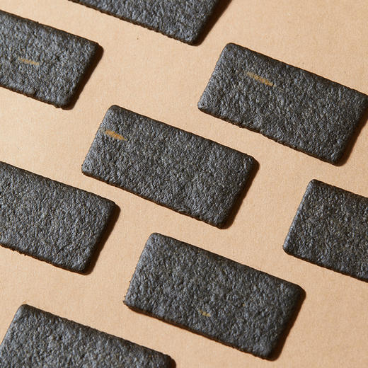 燕之坊 黑松露八珍芝士薄脆饼干500g (铁盒装)  8种黑臻食材 酥脆留香  48小时发货 商品图3