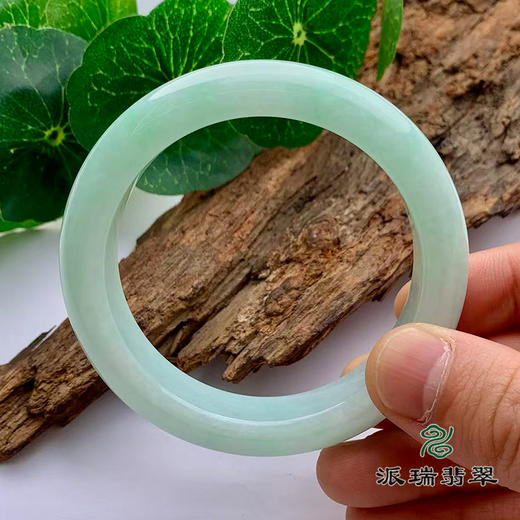 派瑞翡翠 翡翠手镯 糯种 浅绿 商品图2