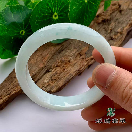 派瑞翡翠 翡翠手镯 糯种 浅绿飘花 商品图3