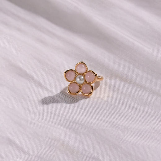 北京仓｜Gripoix Paris-Flower-嘟嘟粉 花朵 琉璃 耳廓夹［法国设计师］ 商品图1