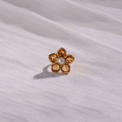 订购5个月到｜Gripoix Paris-Flower-淡干邑色 花朵 琉璃 耳廓夹［法国设计师］ 商品图1