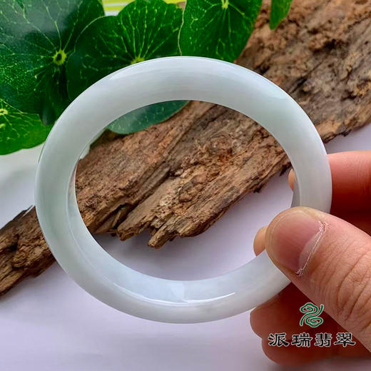 派瑞翡翠 翡翠手镯 糯种 浅绿 商品图3