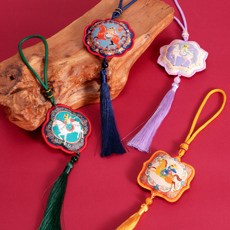 马年团团刺绣香囊挂件