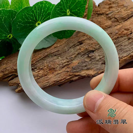派瑞翡翠 翡翠手镯 糯种 浅绿 商品图3