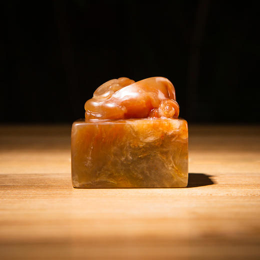 寿山石老料雕“螭虎”方章 商品图5