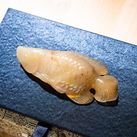 寿山石老料雕“鱼”手把件 商品图7