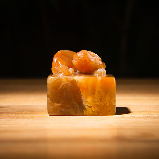 寿山石老料雕“螭虎”方章 商品图3