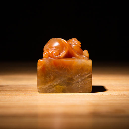 寿山石老料雕“螭虎”方章 商品图4